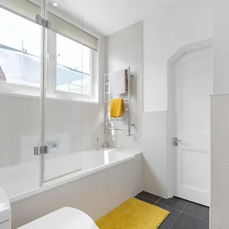 3 Bedroom Magical Hampstead Heath London