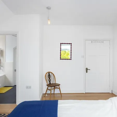 3 Bedroom Magical Hampstead Heath * London
