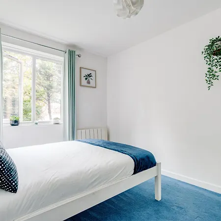 In Elephant & Castle With Parking * London