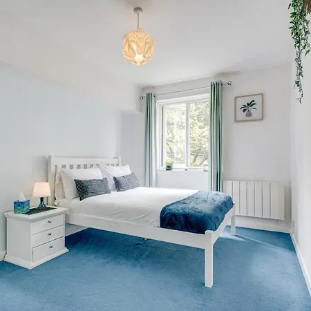 In Elephant & Castle With Parking * London