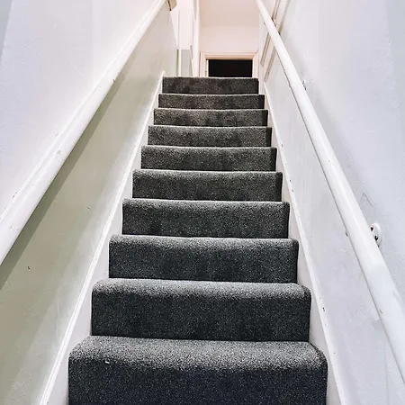 Modern Cosy 2 Bedroom House In Tooting