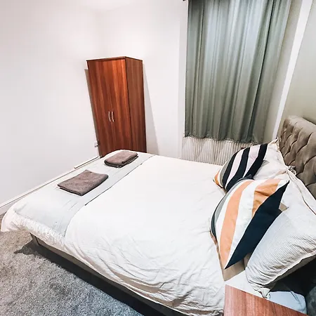 Modern Cosy 2 Bedroom House In Tooting Apartment
