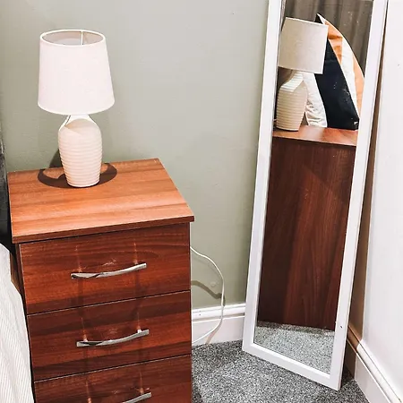 Modern Cosy 2 Bedroom House In Tooting Apartment *