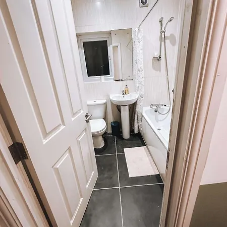 Modern Cosy 2 Bedroom House In Tooting
