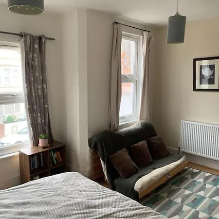 7 Bedroom Victorian House Zone 2 Holiday home *