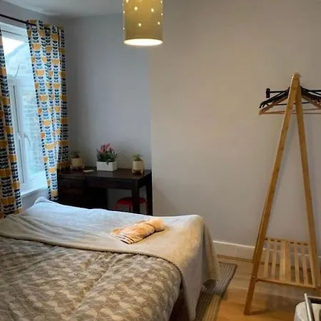 7 Bedroom Victorian House Zone 2 Holiday home London