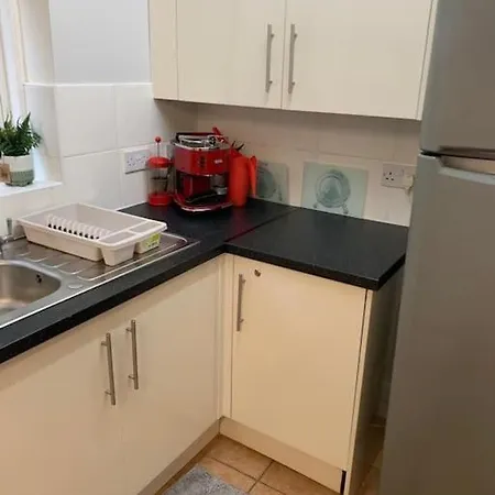 7 Bedroom Victorian House Zone 2 *