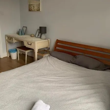 7 Bedroom Victorian House Zone 2 Holiday home *