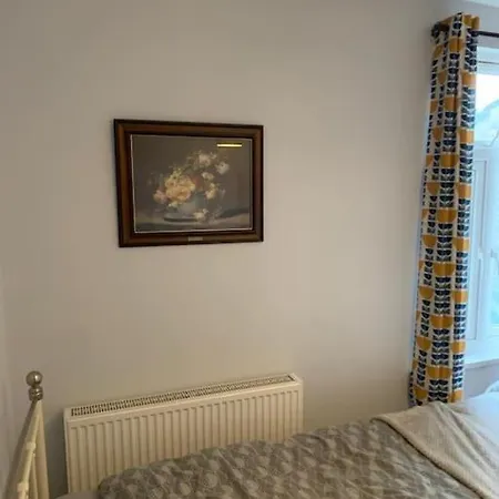 7 Bedroom Victorian House Zone 2 Holiday home *