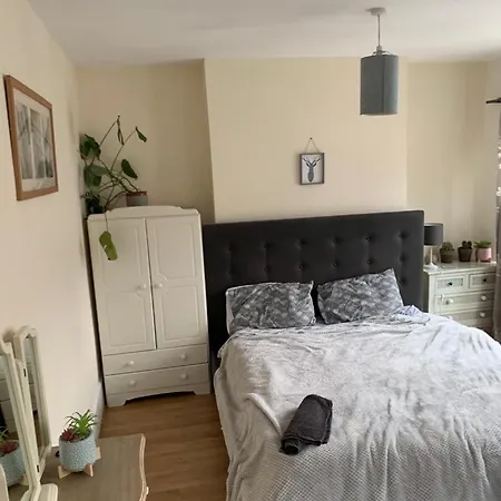 7 Bedroom Victorian House Zone 2 *