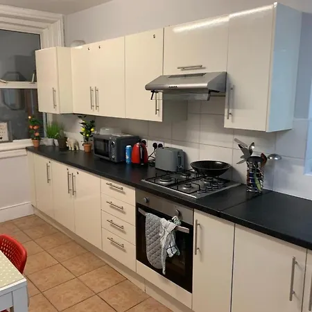 7 Bedroom Victorian House Zone 2 Holiday home London