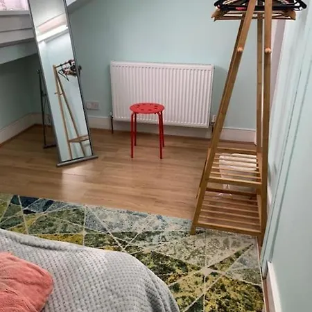 7 Bedroom Victorian House Zone 2 *
