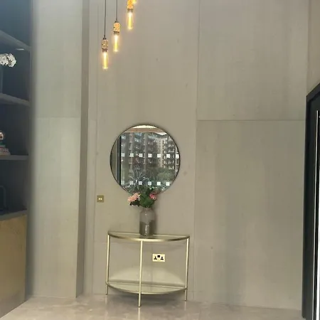 Luxury By Arts Apartment *
