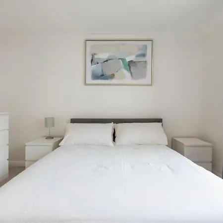 Spacious 1 Bed With Parking & Balcony! Apartment