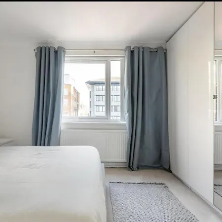 Spacious 1 Bed With Parking & Balcony! Apartment Bromley