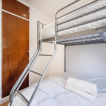 Apartment Classic 2 Bed Situated In Mill Hill