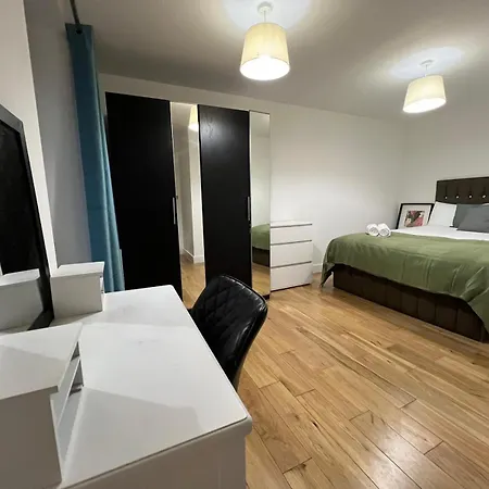 Cool 2bed Flat Zone 1 Apartment