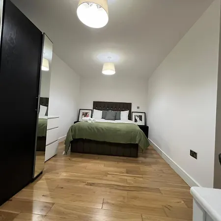 Cool 2bed Flat Zone 1 Apartment *