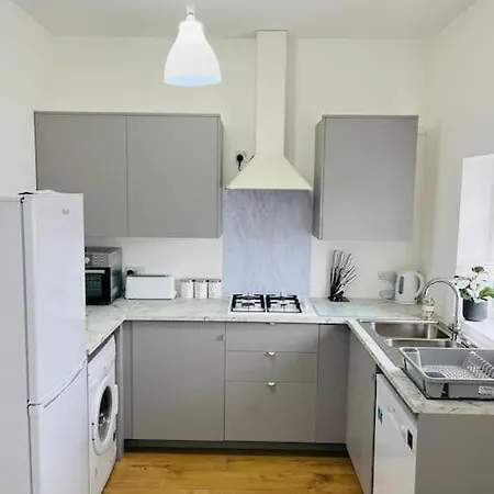 Apartment 3 Bedroom *