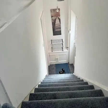 Apartment 3 Bedroom *