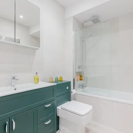 Sophisticated 2bd Flat With Patio West Kensington *