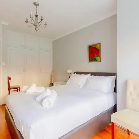 Apartment Sophisticated 2bd Flat With Patio West Kensington London