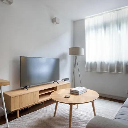 Vintage & Exclusive In Mayfair Apartment
