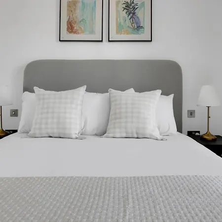 Vintage & Exclusive In Mayfair *