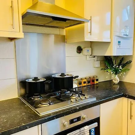 Holiday home Beautiful 3bd Family With Huge Private Graden London