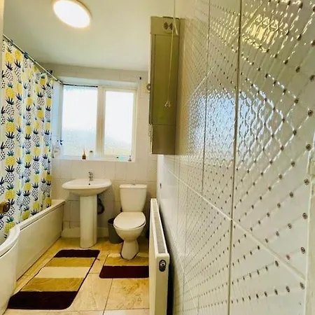 Beautiful 3bd Family With Huge Private Graden * London