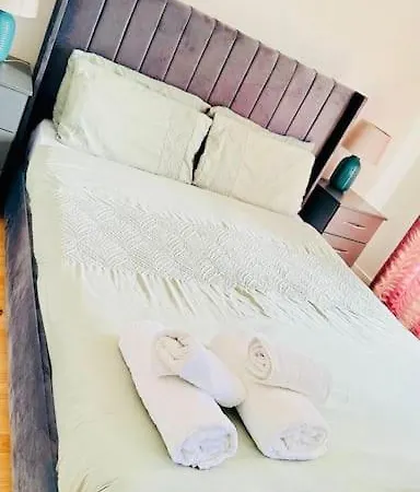 Beautiful 3bd Family With Huge Private Graden London