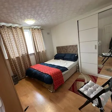 Beautiful 3bd Family With Huge Private Graden London