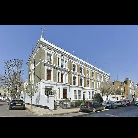 Chelsea Snug With Garden Apartment