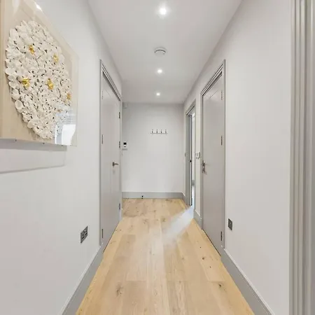 Apartment Stunning 2 Bed Flat In - Sleeps 8 -balcony