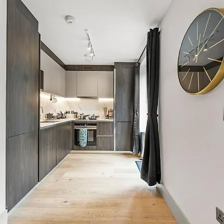 Apartment Stunning 2 Bed Flat In - Sleeps 8 -balcony