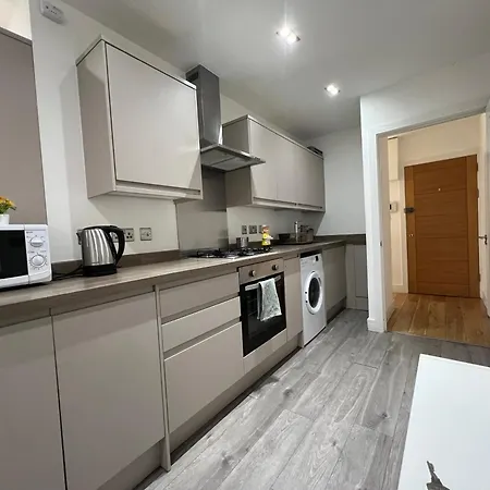 Cool 2bed Flat Zone 1