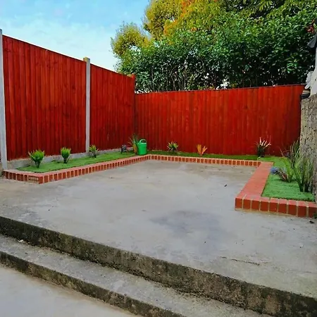 Two Bedroom Flat Near Transport & Shops * London