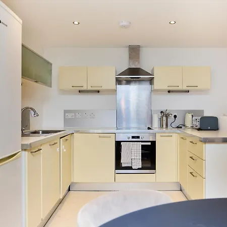 Apartment The Gwendolen Retreat - Inviting 2bdr With Balcony *