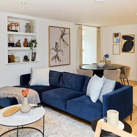 The Gwendolen Retreat - Inviting 2bdr With Balcony London