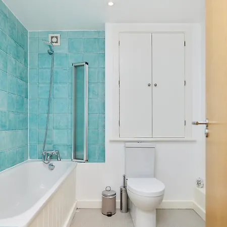 The Gwendolen Retreat - Inviting 2bdr With Balcony * London