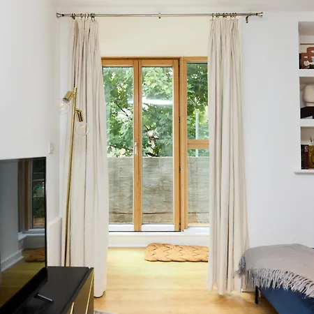 The Gwendolen Retreat - Inviting 2bdr With Balcony