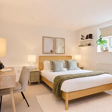 The Gwendolen Retreat - Inviting 2bdr With Balcony