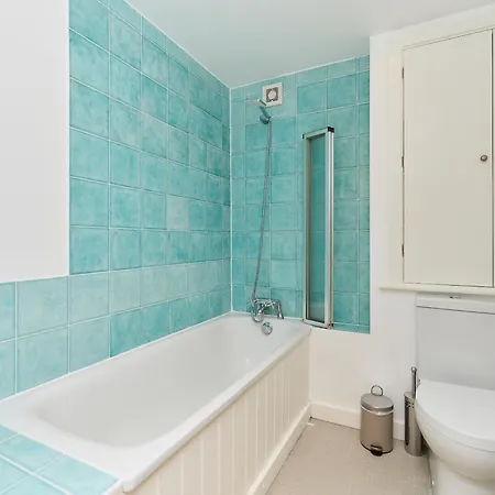 Apartment The Gwendolen Retreat - Inviting 2bdr With Balcony London