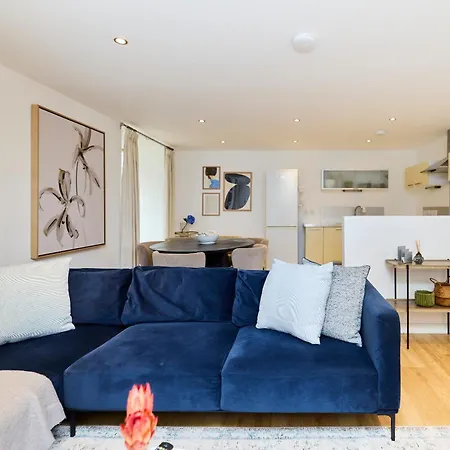 Apartment The Gwendolen Retreat - Inviting 2bdr With Balcony