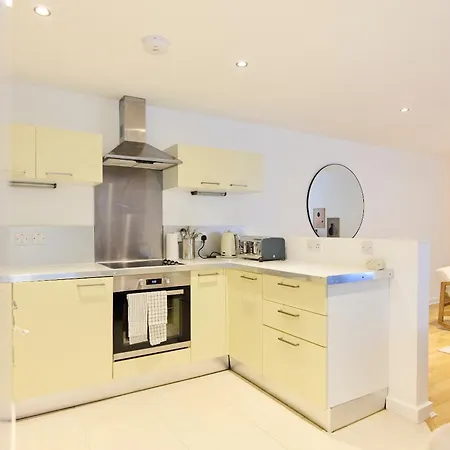 Apartment The Gwendolen Retreat - Inviting 2bdr With Balcony *