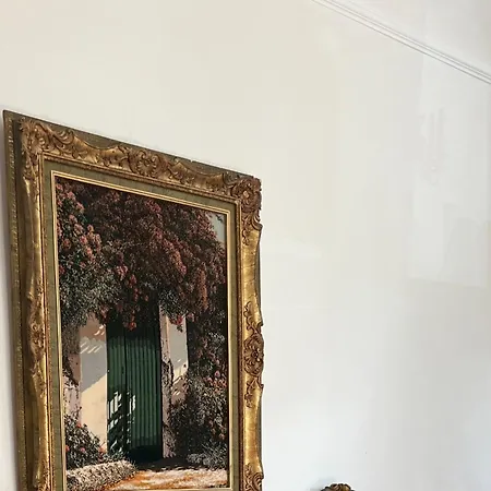 Warm & Welcoming Escape With Touches * London