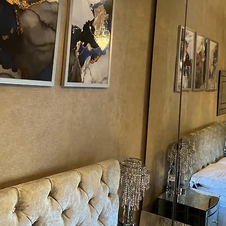Warm & Welcoming Escape With Touches Apartment *