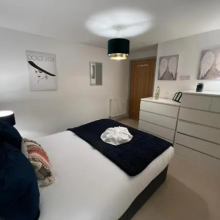 Apartment Beautiful Two Bedroom Fulham