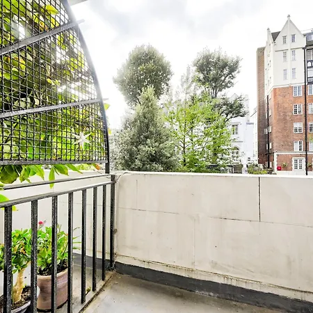 Apartment Beatles-themed Serviced On Abbey Road