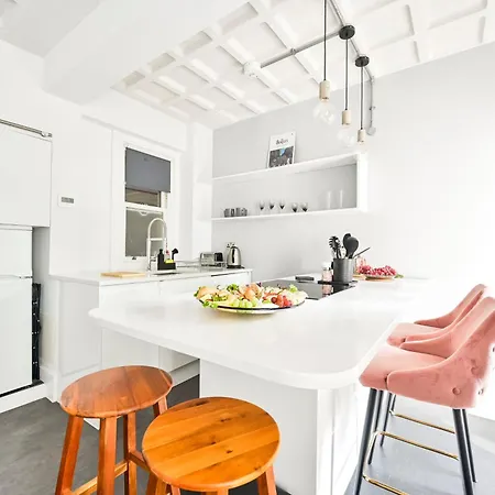 Apartment Beatles-themed Serviced On Abbey Road *